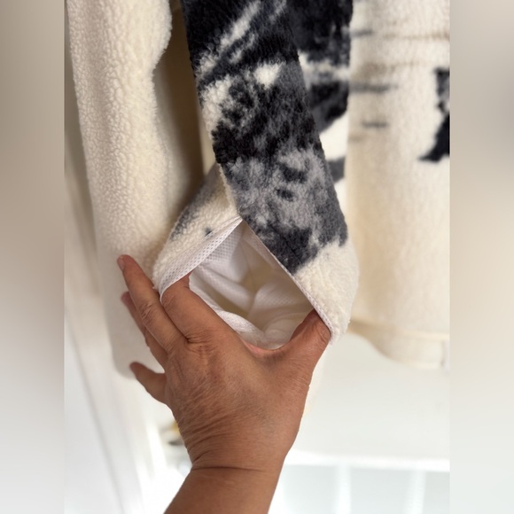 Old Navy Sherp 1/4 Zip Polar Bear - Picture 4 of 10